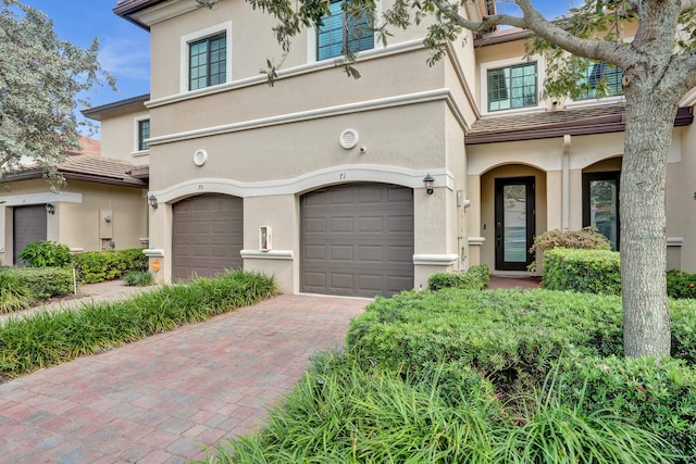 view of front facade featuring a garage