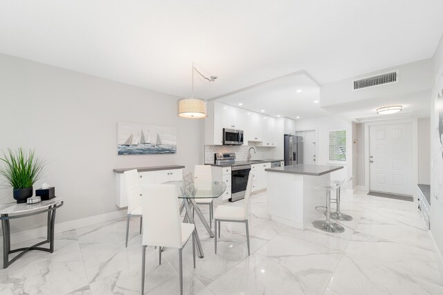 2801 N Palm Aire Dr Unit 106, Pompano Beach, FL 33069 - dining room with marble finish floor, baseboards, visible vents, and recessed lighting