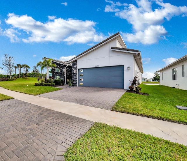 view of front of property featuring a front yard and a garage