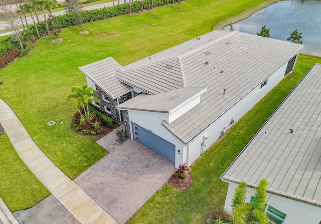 bird's eye view with a water view