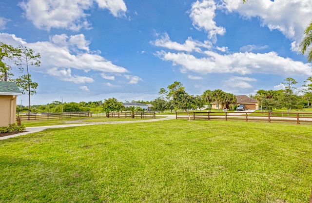 view of yard featuring a rural view