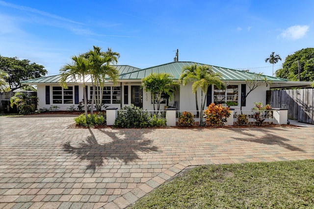 view of front of property featuring covered porch