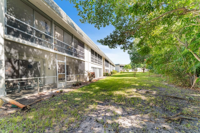 view of yard featuring a patio area