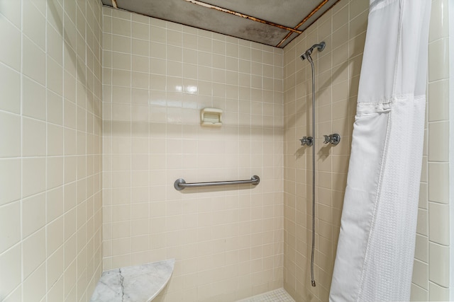 bathroom with curtained shower