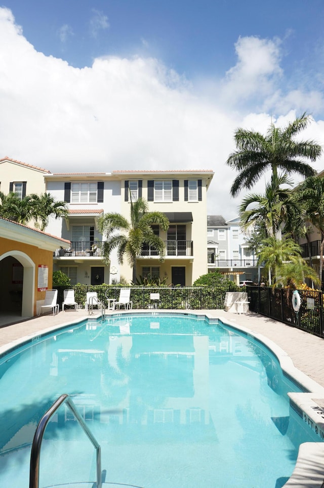 view of swimming pool