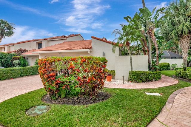 view of side of property featuring a yard