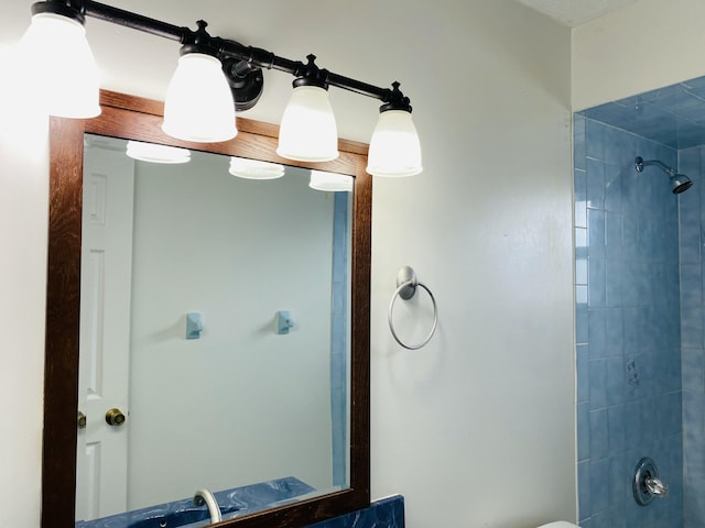 bathroom featuring a tile shower