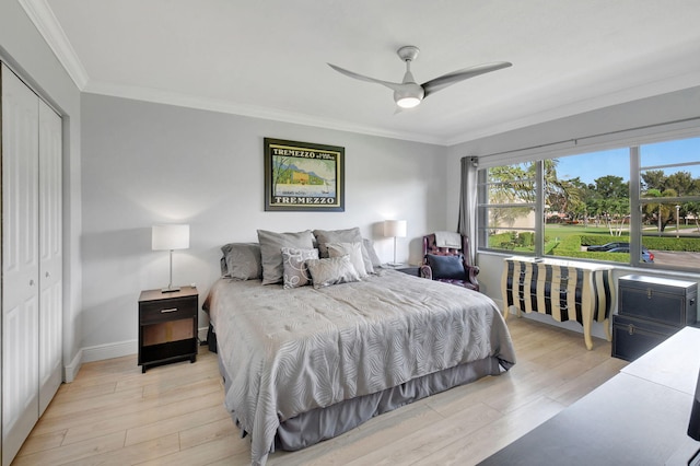 bedroom featuring a closet, light wood-type flooring, and ceiling fan