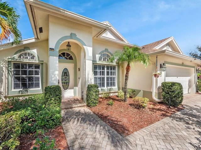 view of front facade featuring a garage