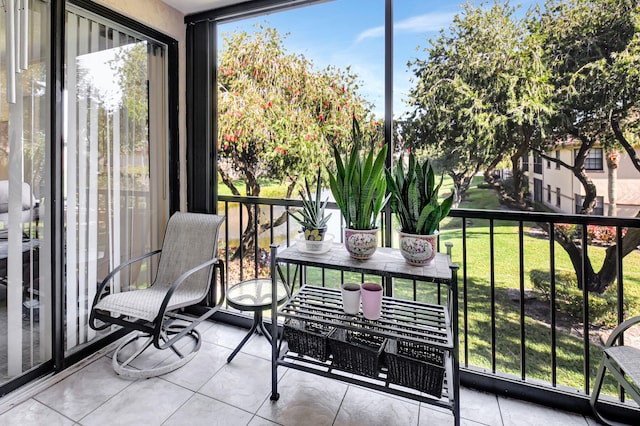 view of sunroom / solarium