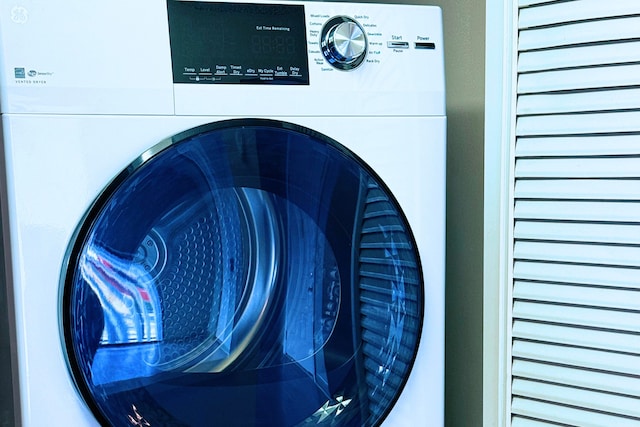 room details with washer / clothes dryer