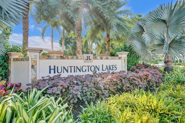 view of community / neighborhood sign