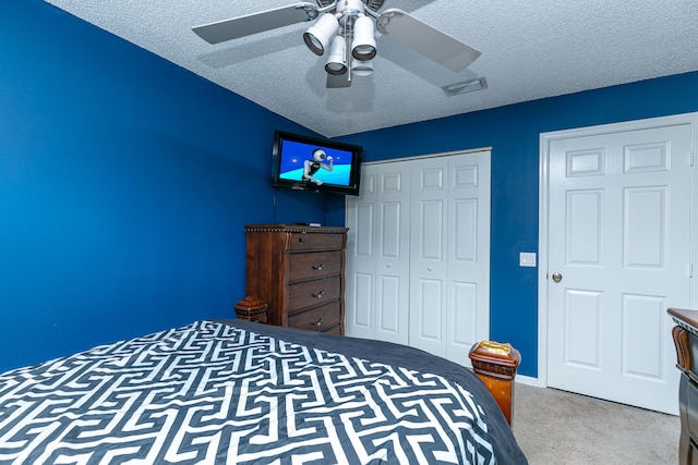 unfurnished bedroom with a textured ceiling, light colored carpet, and ceiling fan