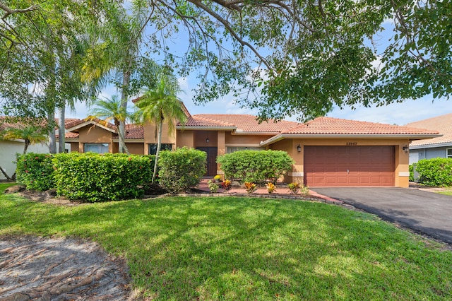 view of front of home featuring a front lawn and a garage