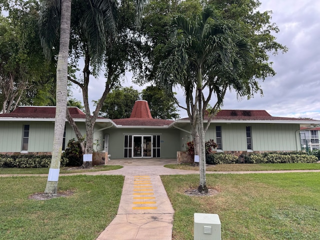 ranch-style house featuring a front lawn