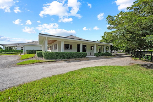 view of front facade featuring covered porch and a front yard