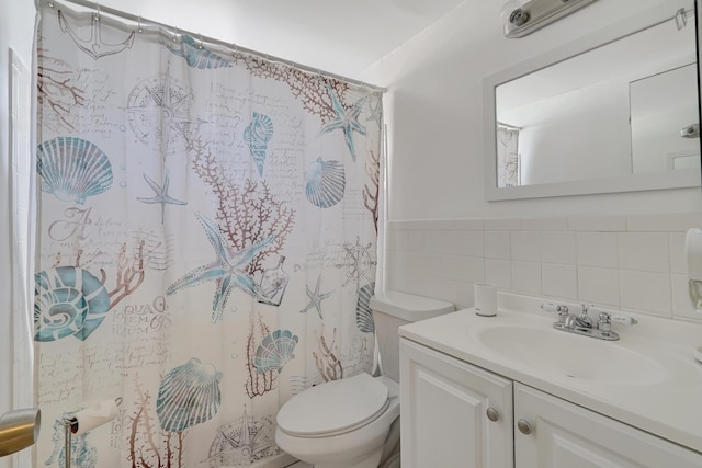 2145 Pierce St Unit 326, Hollywood, FL 33020 - full bath featuring toilet, vanity, tile walls, and a shower with shower curtain