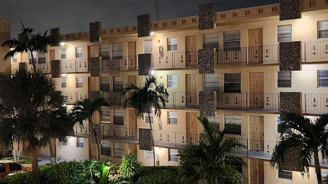 2145 Pierce St Unit 326, Hollywood, FL 33020 - view of property at night