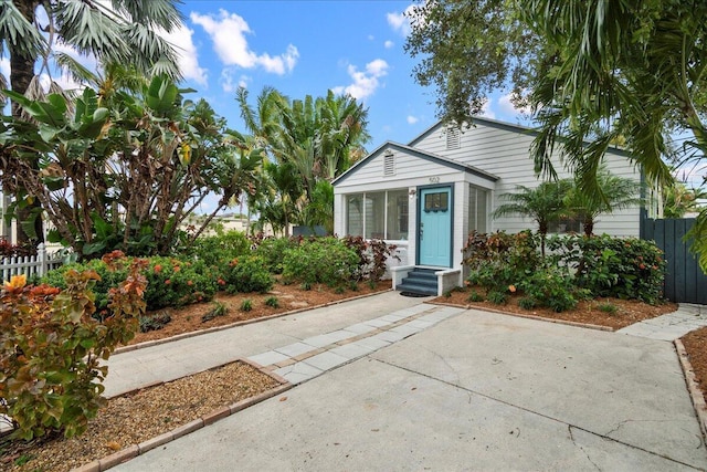 502 39th St, West Palm Beach, FL 33407 - bungalow featuring fence and entry steps
