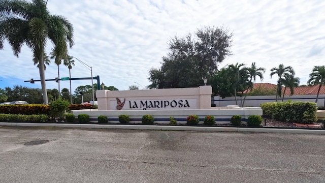 view of community / neighborhood sign