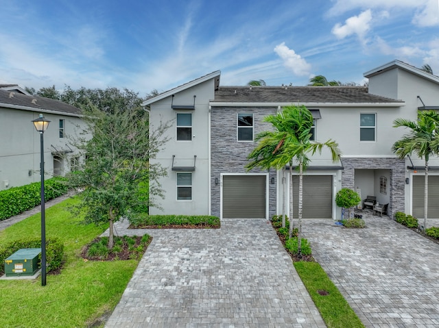 view of front of house featuring a garage and a front yard