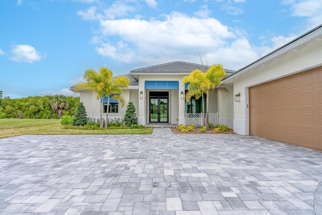 view of front facade featuring a garage