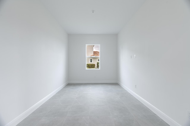 empty room featuring light tile patterned flooring