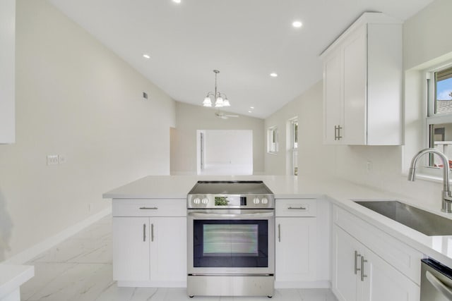 kitchen featuring stainless steel appliances, sink, kitchen peninsula, and white cabinets