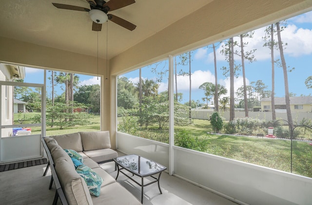 sunroom with ceiling fan