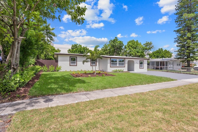 single story home with a front lawn