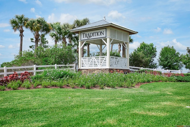 community sign featuring a yard