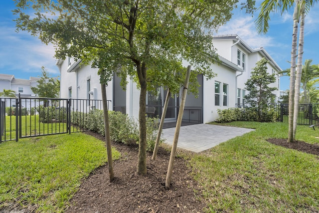 view of yard with a patio area