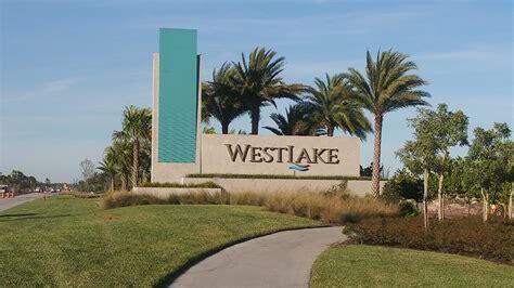 community sign with a lawn