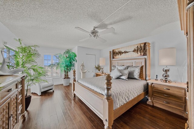 bedroom featuring a textured ceiling, dark hardwood / wood-style floors, and ceiling fan