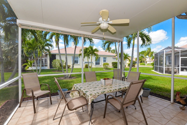 sunroom with ceiling fan