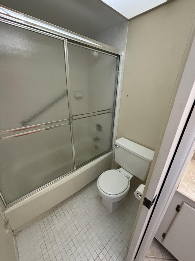 full bathroom featuring vanity, toilet, and enclosed tub / shower combo