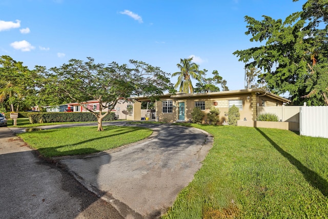 ranch-style house featuring a front lawn