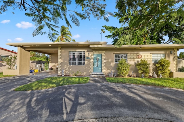 view of front facade with a carport