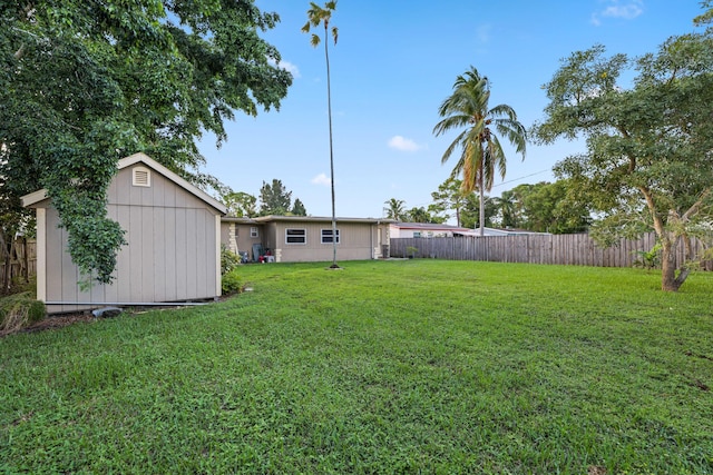 view of yard with an outdoor structure