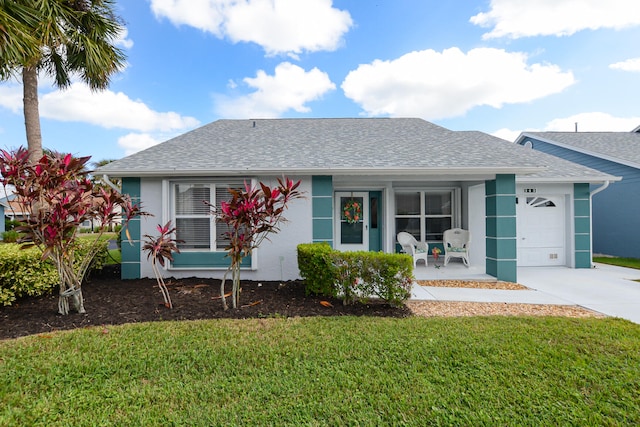 view of front of home featuring a front yard, a garage, and covered porch