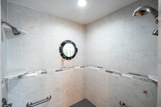 bathroom featuring tiled shower