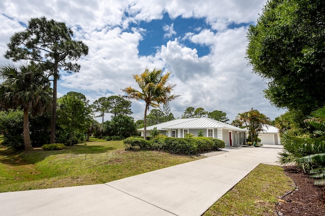 view of front facade featuring a garage and a front lawn