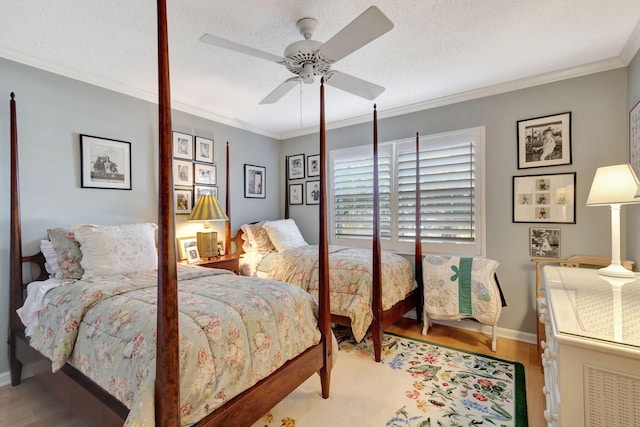 bedroom with ornamental molding, a textured ceiling, hardwood / wood-style flooring, and ceiling fan