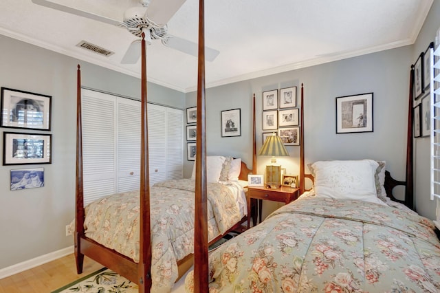 bedroom with a closet, ceiling fan, wood-type flooring, and ornamental molding