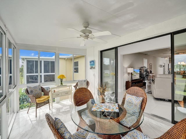 sunroom with ceiling fan