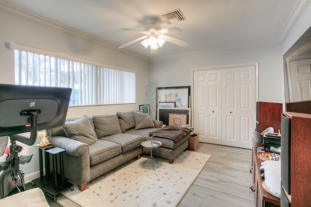 living room featuring light hardwood / wood-style flooring, ceiling fan, and crown molding