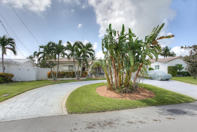 view of front of property with a front lawn