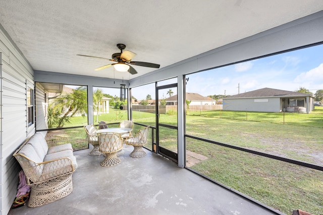 sunroom with ceiling fan