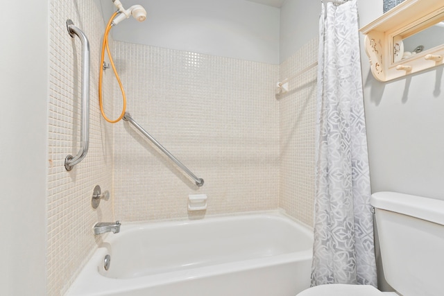 bathroom featuring shower / bath combo with shower curtain and toilet