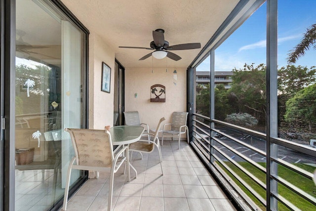 sunroom featuring ceiling fan